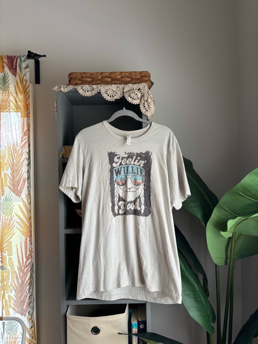 willie nelson “feelin willie good” graphic tee